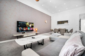 Luxury Apartment - Secure Parking - Gated Development - Near JQ & Birmingham City Centre - Top Rated - Flower Wall - 12SH